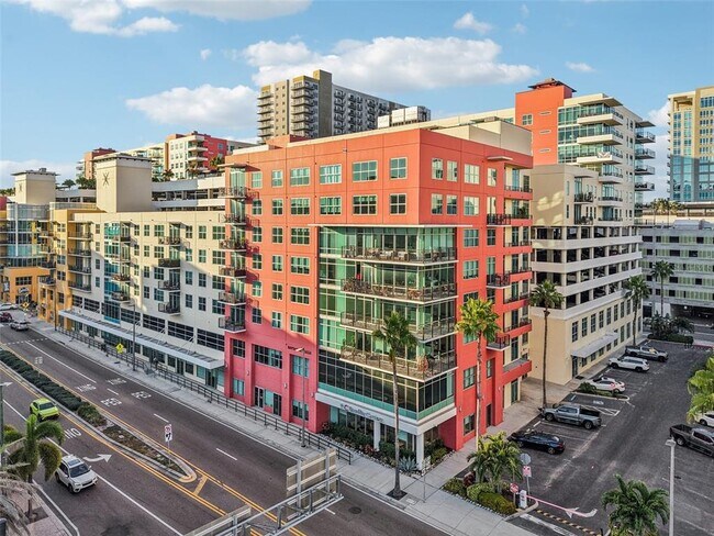 Building Photo - 1208 E Kennedy Blvd