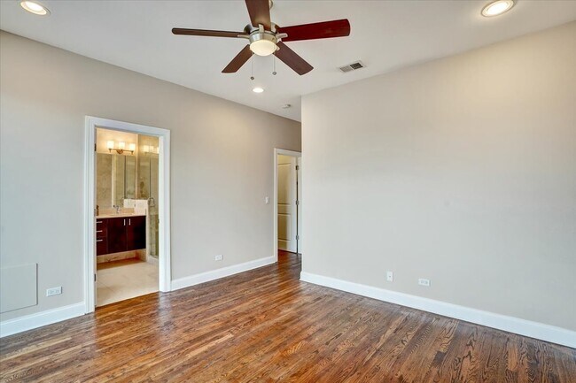 Building Photo - 3505 N Elston Ave