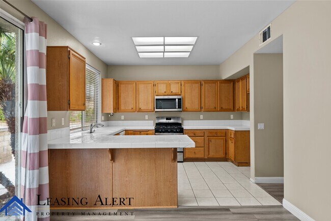 Building Photo - 23721 Skycrest Cir Dr