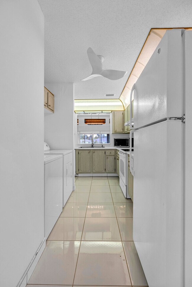 Building Photo - 13761 Via Aurora
