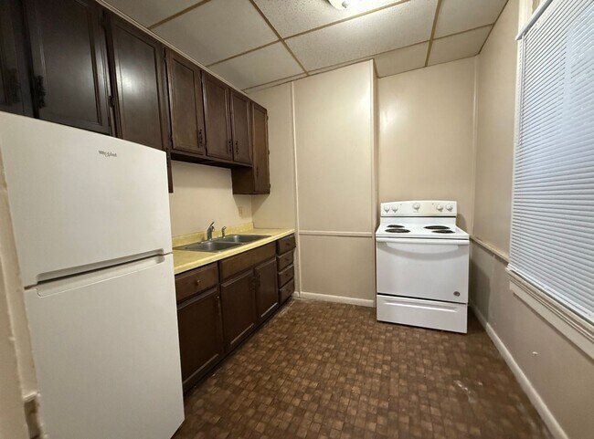 Building Photo - Ground Floor 1 Bedroom Apartment