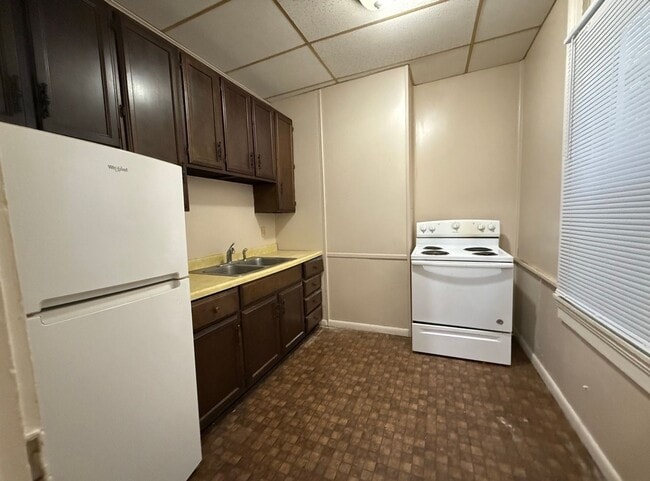 Building Photo - KEE - 909-911 N 10th