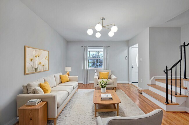 Building Photo - 3428 Dix St NE