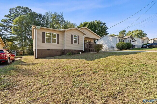 Building Photo - Coming soon!!! "Delightful 3-Bed Retreat in Huntsville with Spacious Living - 1101 Sq Ft!"