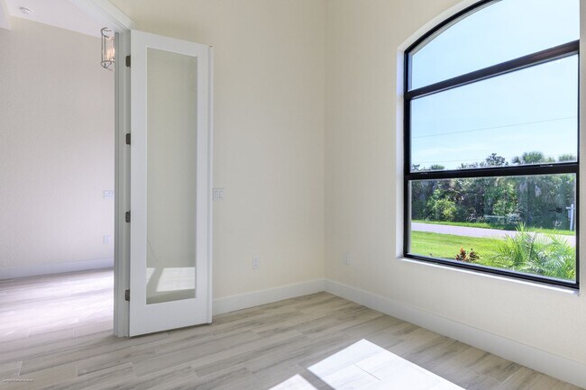 Building Photo - PET FRIENDLY BRAND-NEW LUXURY EXECUTIVE HOME