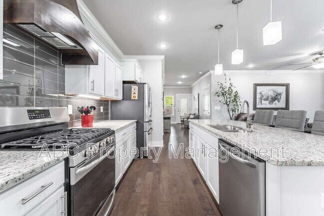 Building Photo - 5217 S 65th Pl