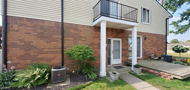 Building Photo - 2 br, 1 bath Condo - 50031 S Benny Ct