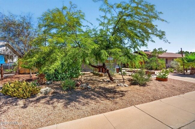 Building Photo - 346 E Papago Dr