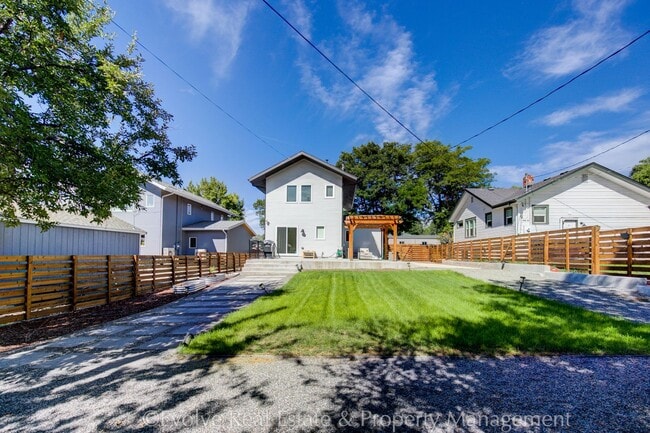Building Photo - Evolve Real Estate: Stunning Smart Home in Vibrant West Denver! Available March 27th