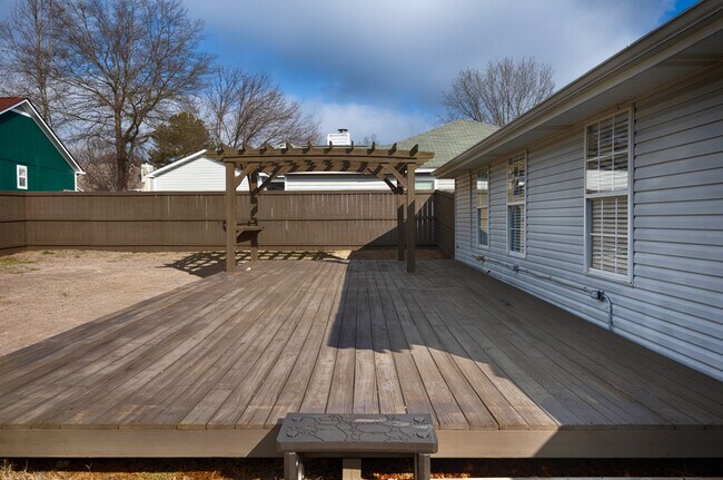 Building Photo - 103 N W Sugar Bluff Ln