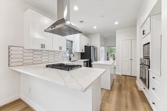 Building Photo - 14710 James River Ln