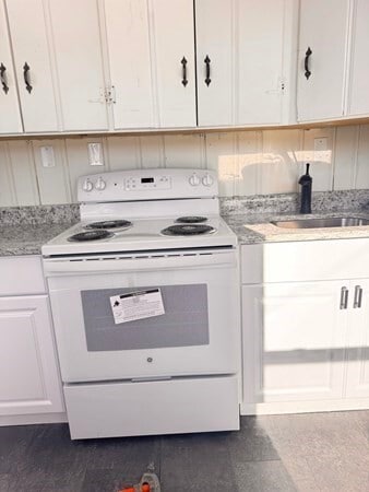 Building Photo - 121 Newton St