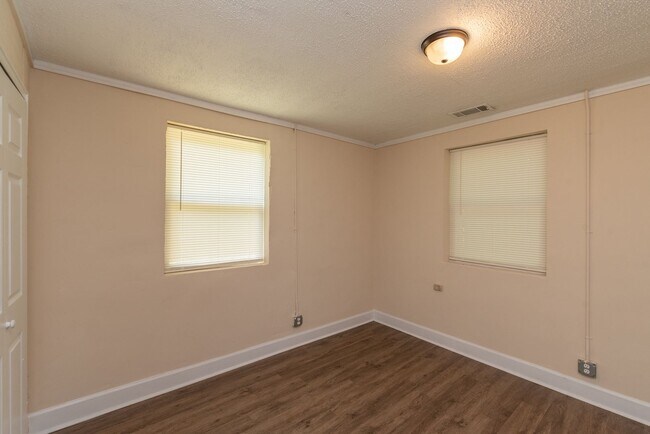 Building Photo - Comfort You’ll Love, Space You’ll Appreciate! - Section 8 welcome!