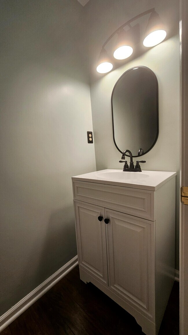 Building Photo - 3210 Gateway Cir