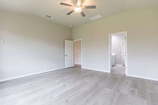 Building Photo - 6631 Gentry Farm