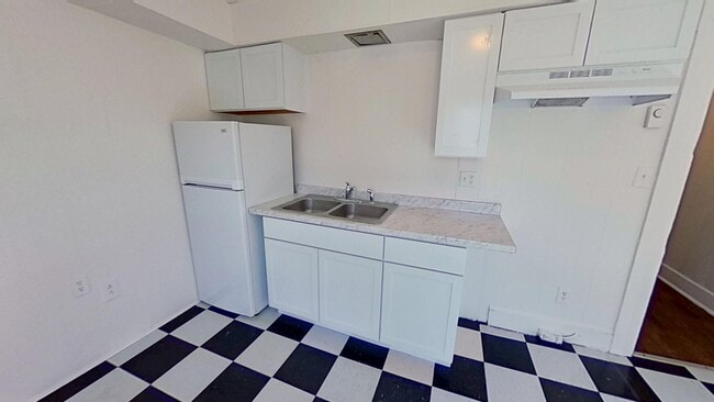 Building Photo - 8 W Prospect St