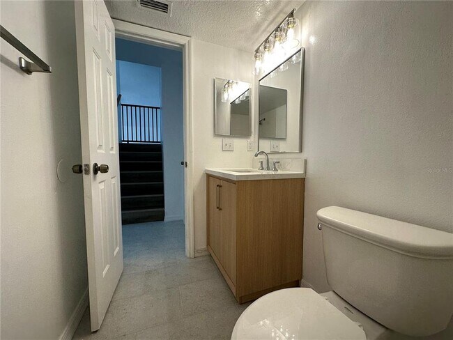 Building Photo - 1817 Townhall Ln