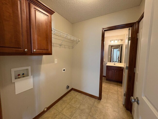 Building Photo - 1108-1110 Willow