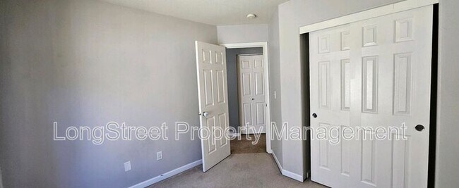 Building Photo - 4322 NE 76th Ave