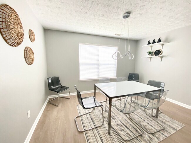 Building Photo - 220 Brookstone Trail