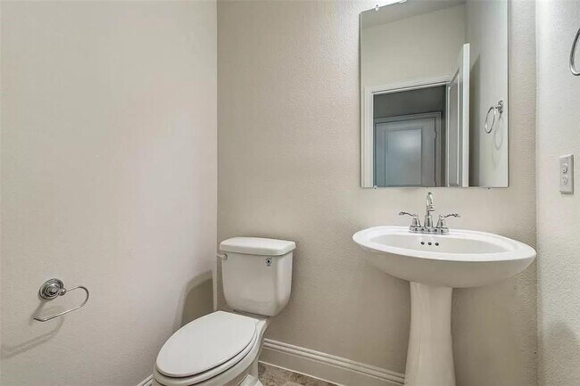 Building Photo - 6221 Hightower St