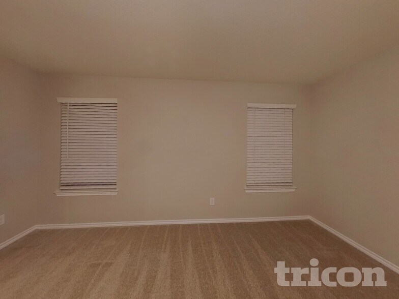 Building Photo - 3417 Doris Dr