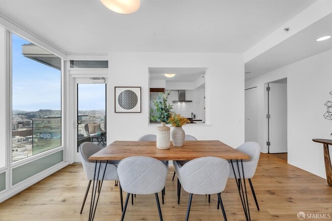 Building Photo - 425 1st St