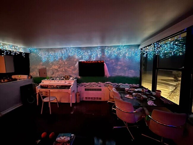 Building Photo - 5801 N Sheridan Rd