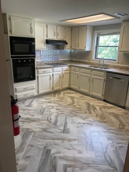 Recently updated kitchen - 817 Elysian Ave