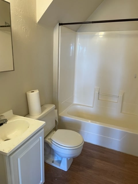 First bathroom - 136 Cross St