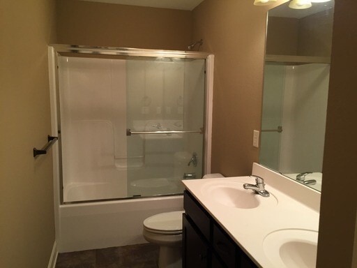 Building Photo - 3 Bedroom, 2.5 Bath Townhome in Fox Creek Subdivision with a 1 car garage