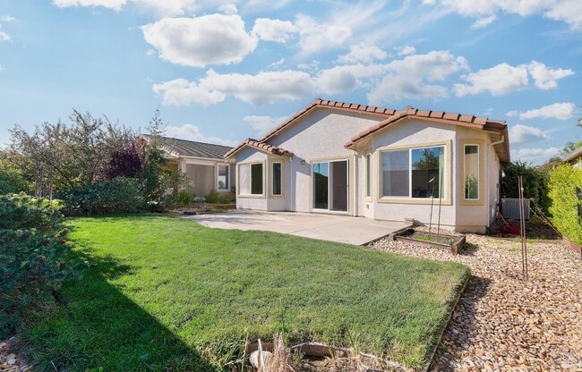 Building Photo - 504 Silver Ridge Dr