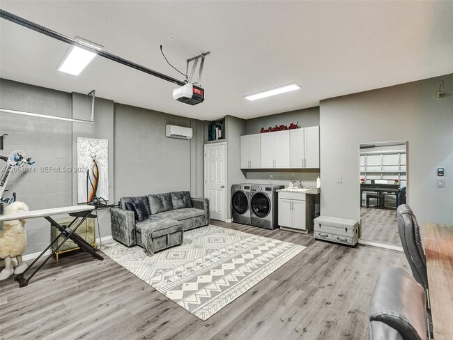 Building Photo - 4414 Ficus St