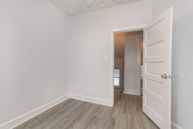 Building Photo - 2307 Garden Ave