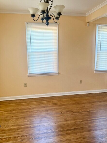 Building Photo - 4634 Amboy Rd