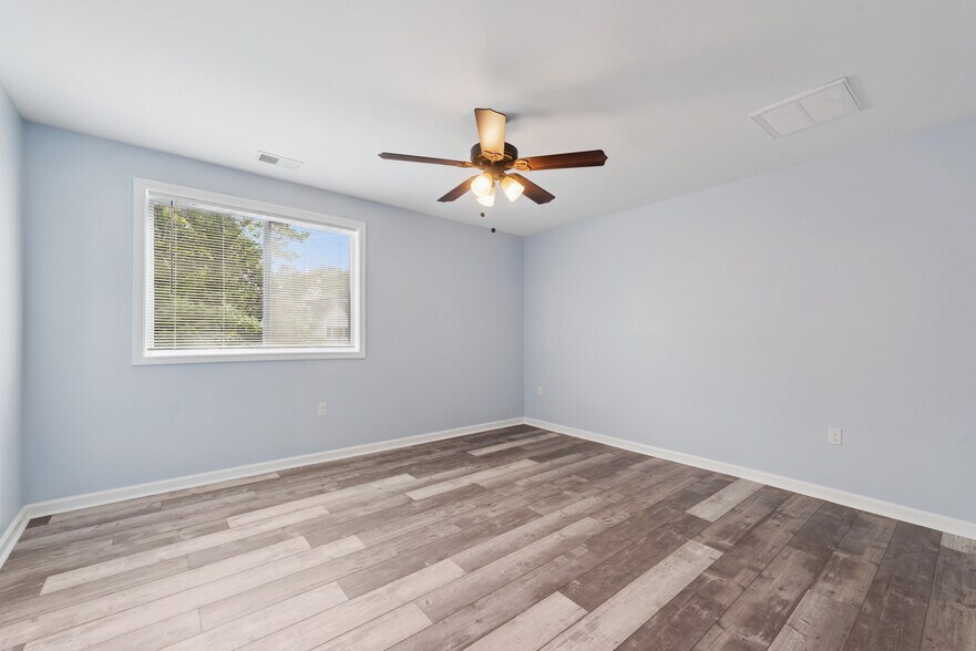 Building Photo - 305 N Graham St