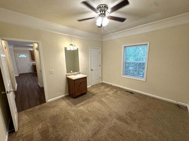 Building Photo - 4br House FOR RENT - less than 1 mile from campus - FALL 2026 PRELEASE