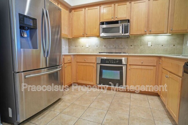 Building Photo - 2155 Caminito Leonzio