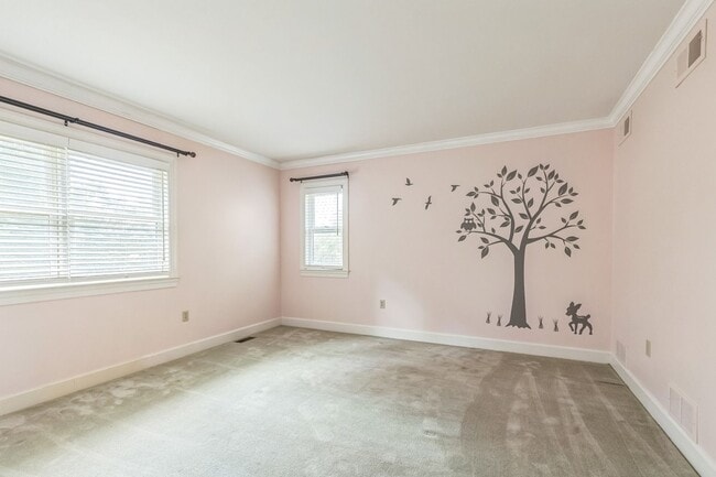 Building Photo - Spacious 5BR House in Pottstown