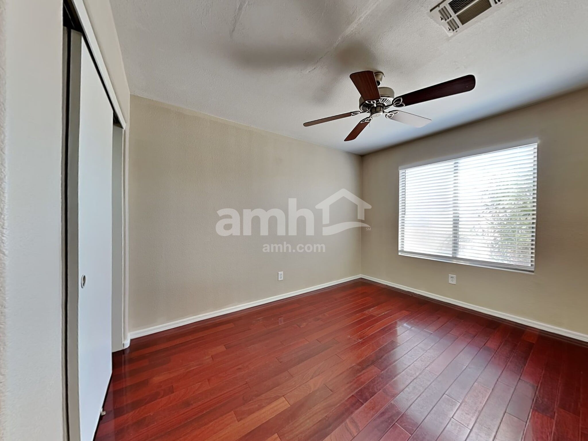 Building Photo - 8912 W La Reata Ave
