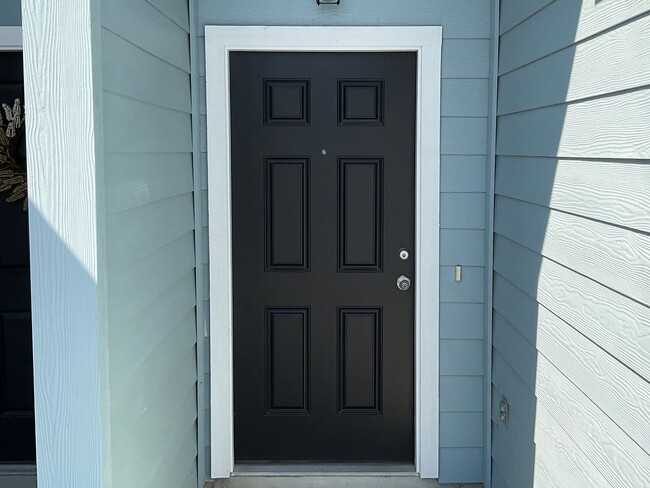 Building Photo - Luxury 3x2 Duplex in Seguin, TX!