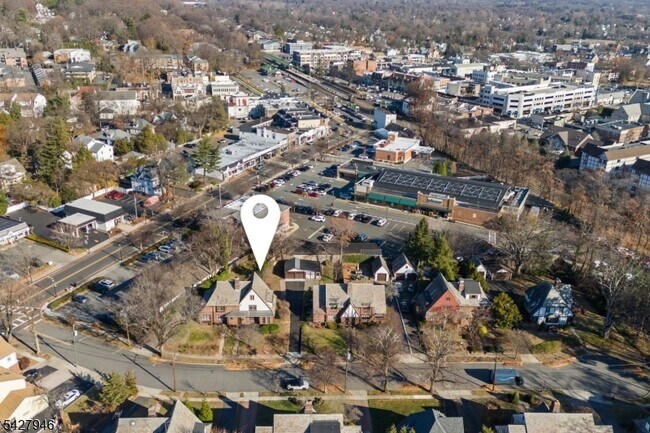 Building Photo - 57 Pomander Walk