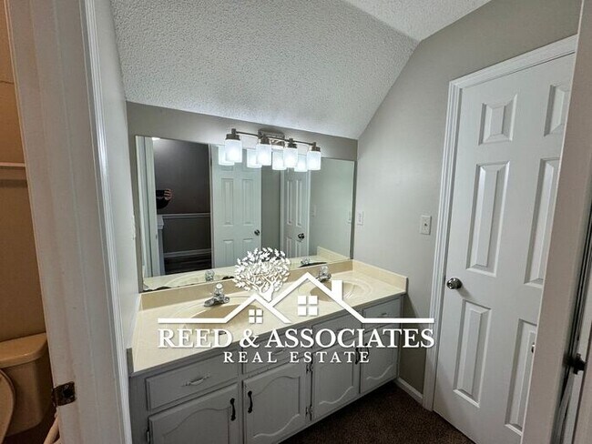Building Photo - 3 Bedroom + Bonus in Collierville!