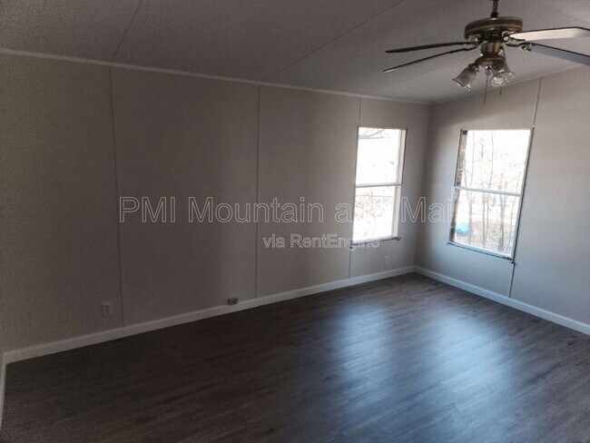 Building Photo - 15 Sarah Hill