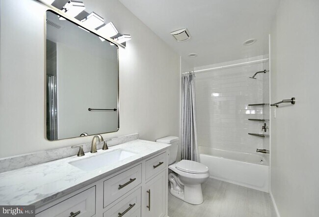 Building Photo - 1561 Templeton Pl