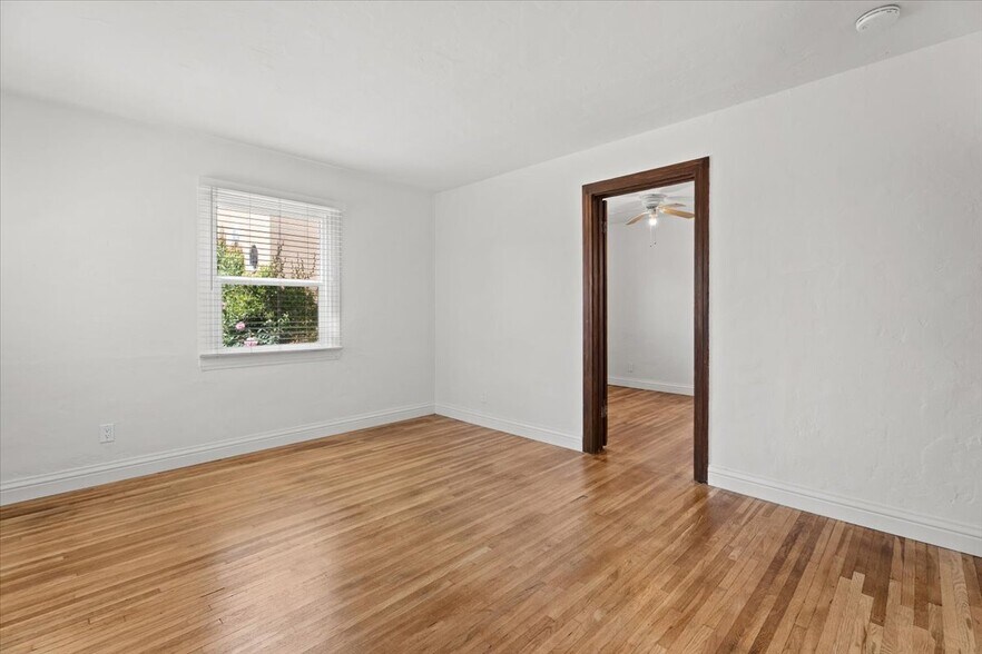 Building Photo - 4044 Huron Ave