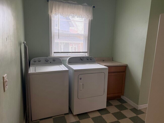 Building Photo - 72 Pawling Ave