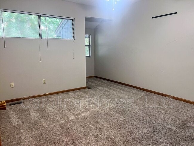 Building Photo - 214 Brookside Dr