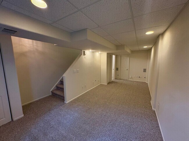Building Photo - Highlands Ranch 3bed, 3.5 bath