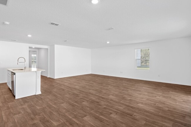 Building Photo - Almost New Home